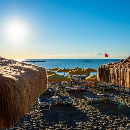 Hotel Holiday Мартінсікуро Екстер'єр фото