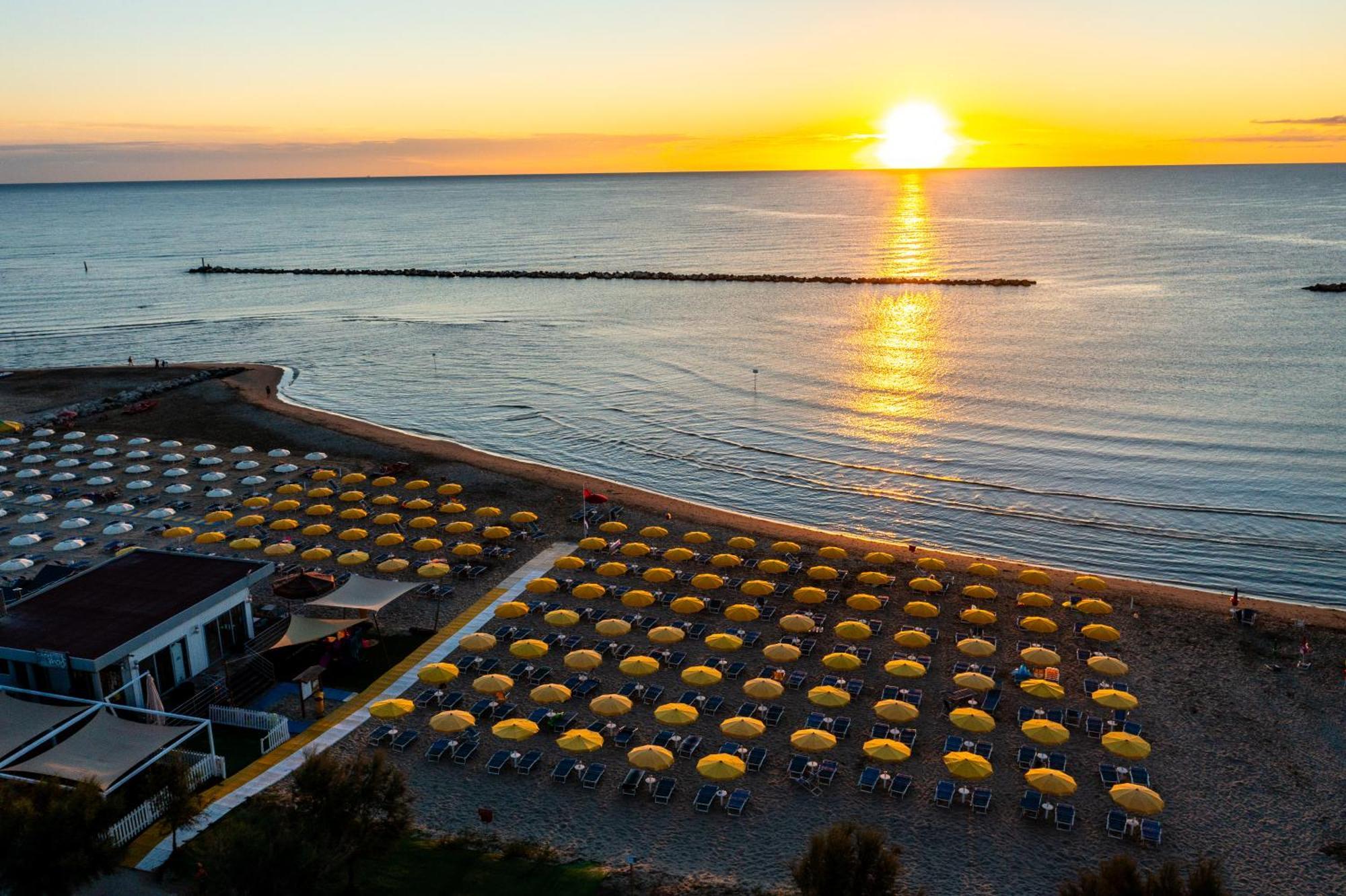 Hotel Holiday Мартінсікуро Екстер'єр фото
