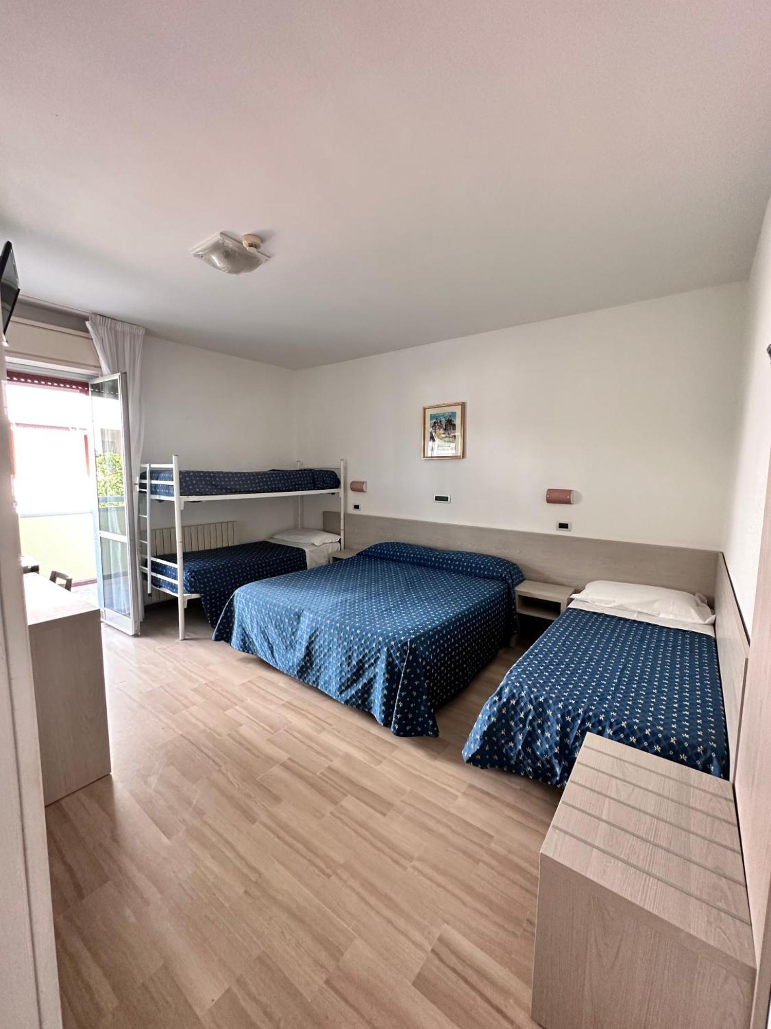 Hotel Holiday Мартінсікуро Номер фото