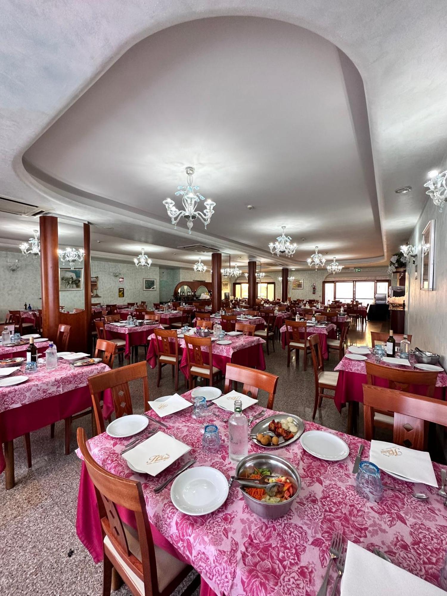 Hotel Holiday Мартінсікуро Екстер'єр фото