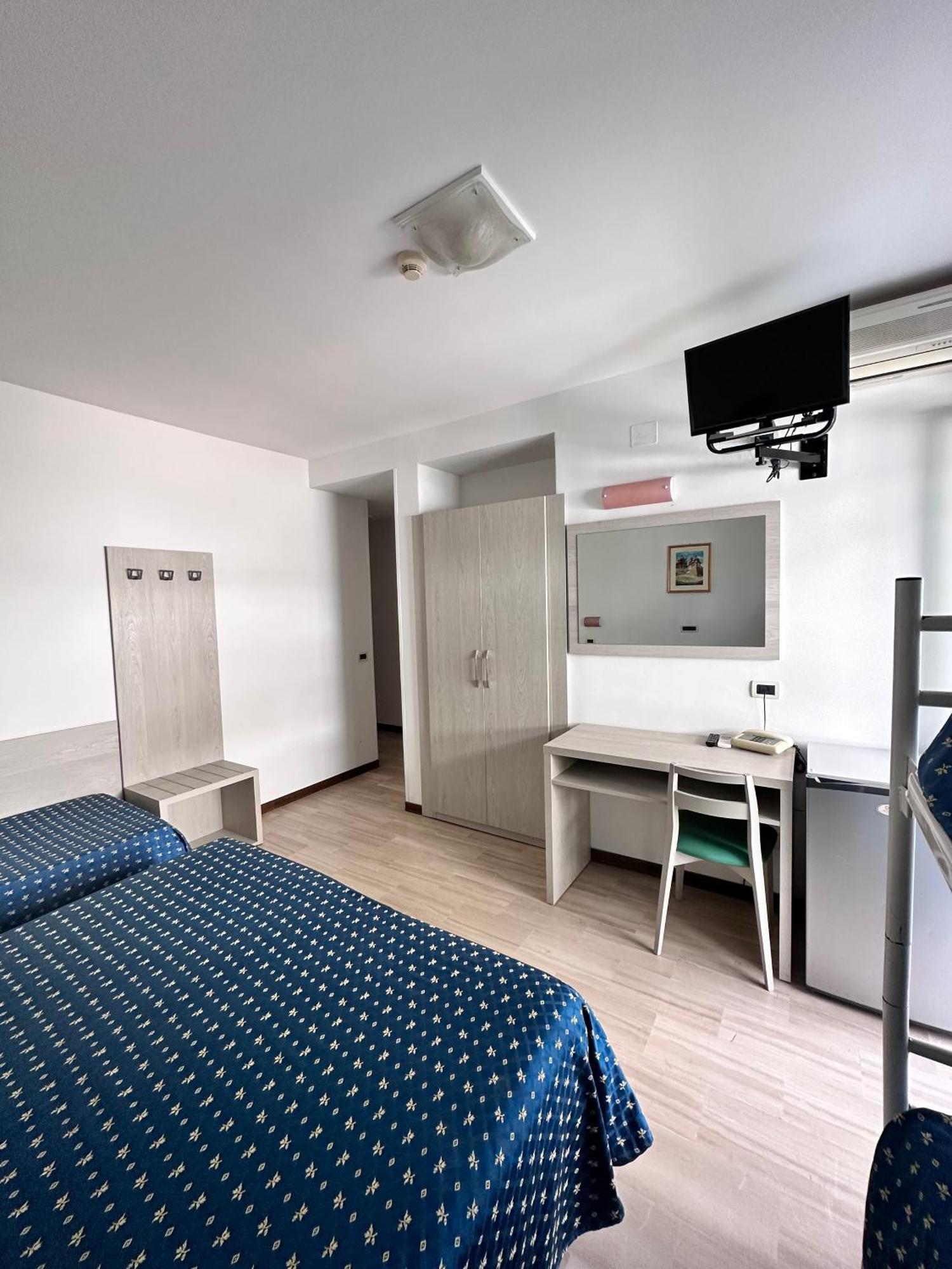 Hotel Holiday Мартінсікуро Номер фото