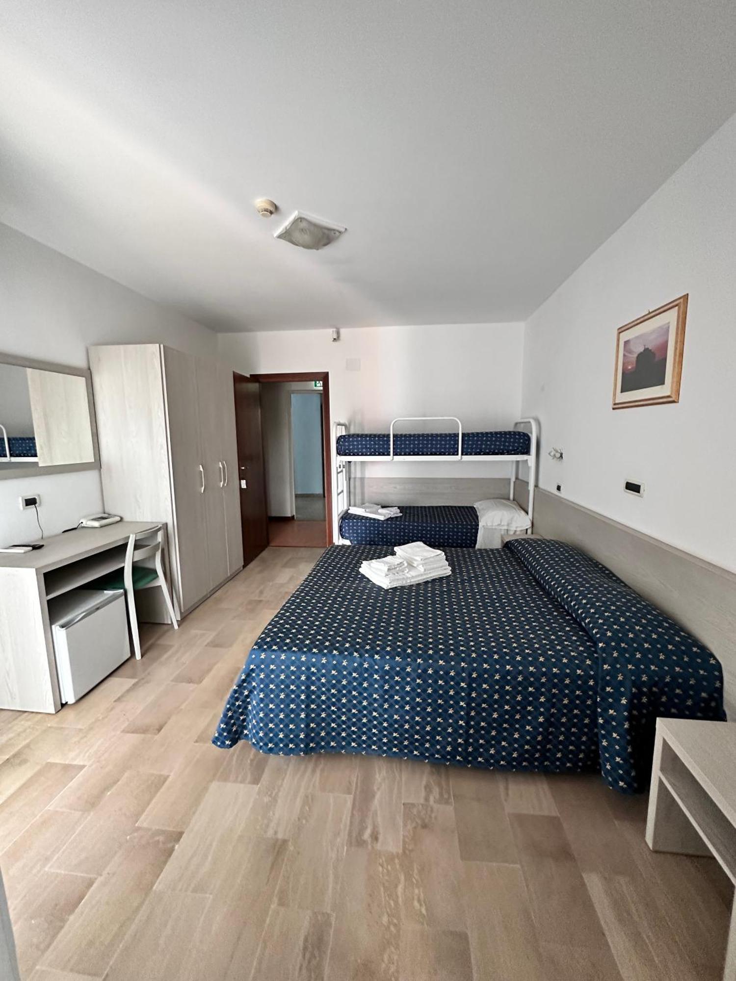 Hotel Holiday Мартінсікуро Номер фото