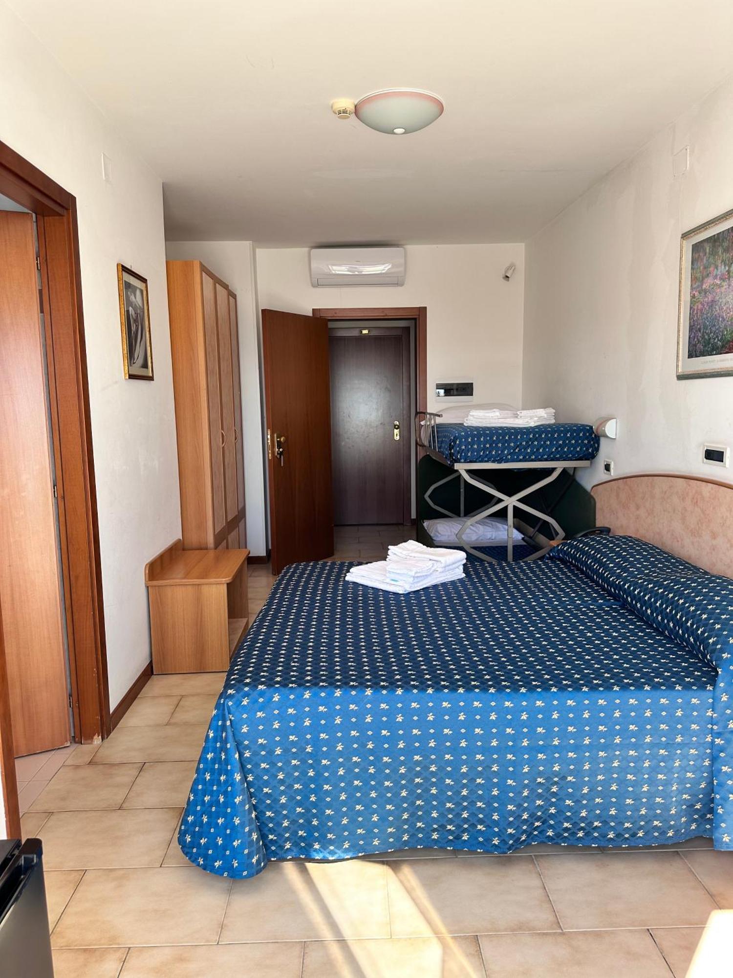 Hotel Holiday Мартінсікуро Номер фото