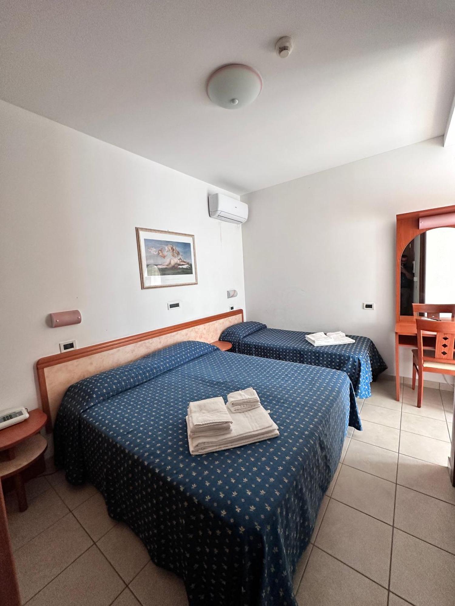 Hotel Holiday Мартінсікуро Номер фото