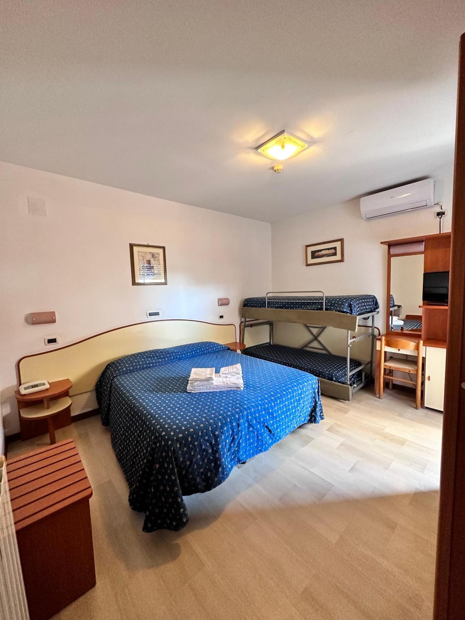 Hotel Holiday Мартінсікуро Номер фото