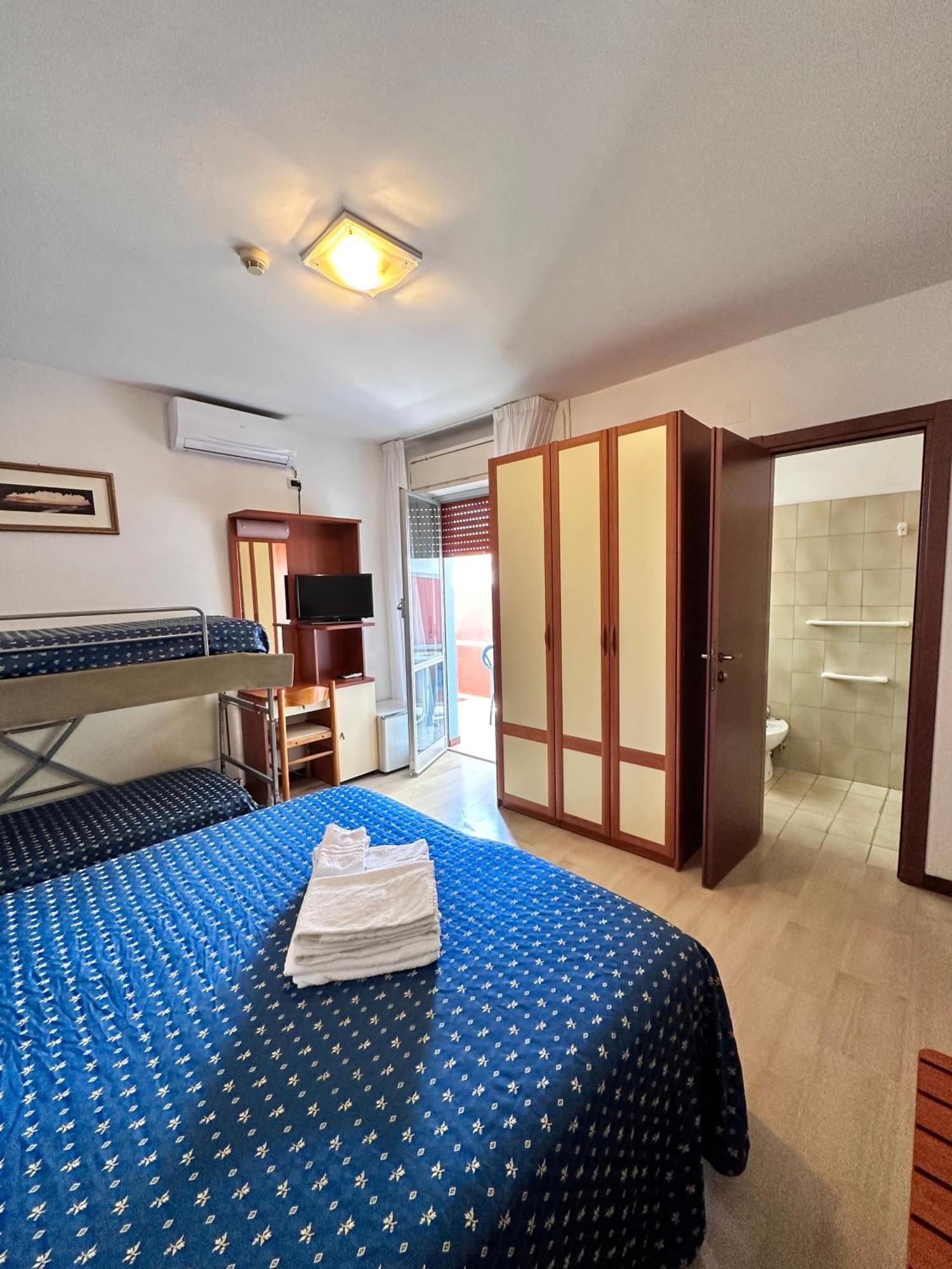 Hotel Holiday Мартінсікуро Номер фото