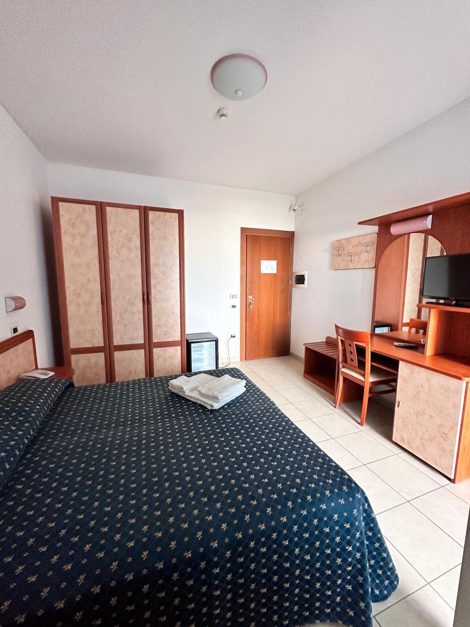 Hotel Holiday Мартінсікуро Номер фото
